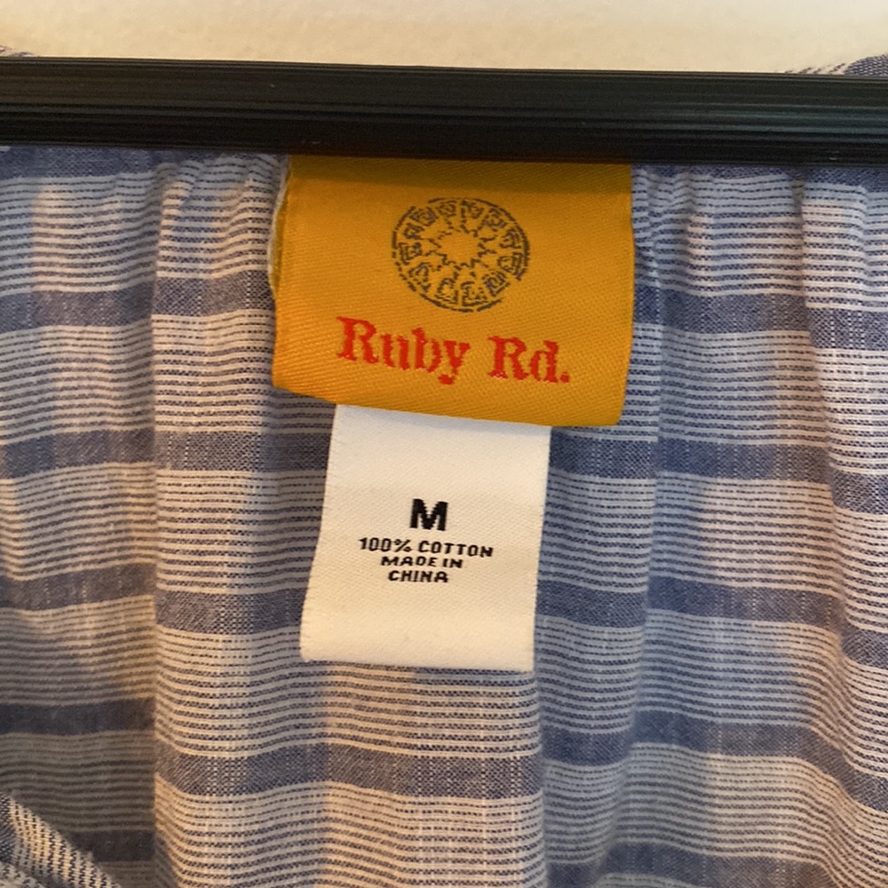 Ruby Rd. Top, size medium. - Picture 2 of 3